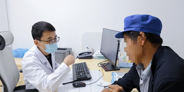 鲸鱼直播入口-53岁男子猝死，生前每天早睡不熬夜，检查后：犯了3个错误