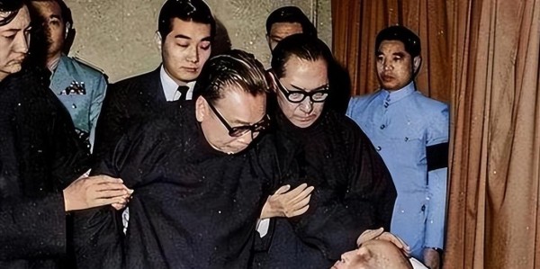 鲸鱼直播-蒋介石孙子召开发布会，提出“两蒋”移灵大陆，2句话让世人唏嘘