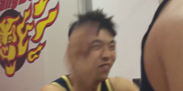 鲸鱼直播tv版-广东夺G2退场！徐杰淡定，2将开心，杜锋致敬球迷，张皓嘉做回应